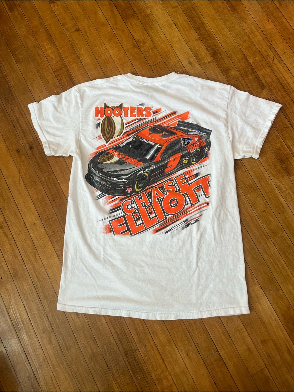 Hooters Chase Elliott NASCAR T-shirt